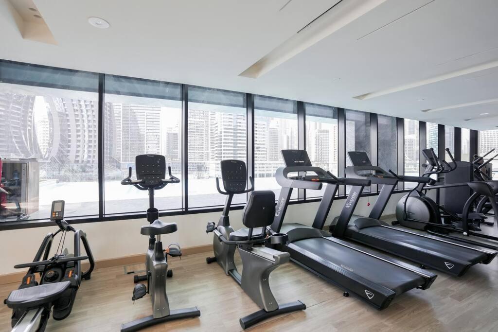 Cozy Studio With Burj Views Pool Gym Central Apartment Dubai Exterior photo