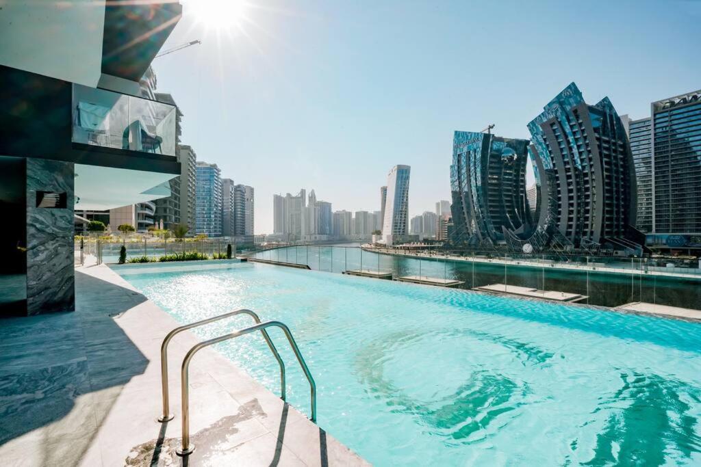 Cozy Studio With Burj Views Pool Gym Central Apartment Dubai Exterior photo