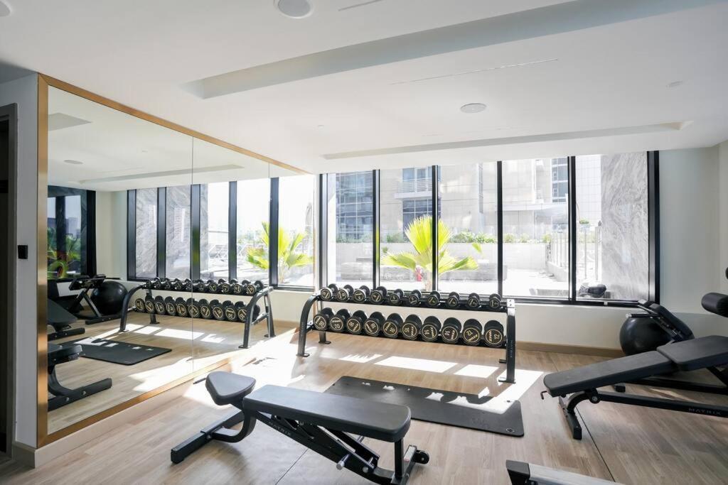 Cozy Studio With Burj Views Pool Gym Central Apartment Dubai Exterior photo