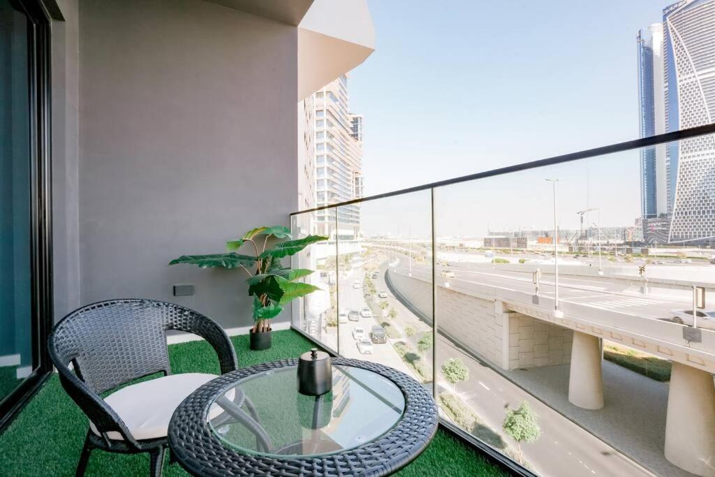 Cozy Studio With Burj Views Pool Gym Central Apartment Dubai Exterior photo